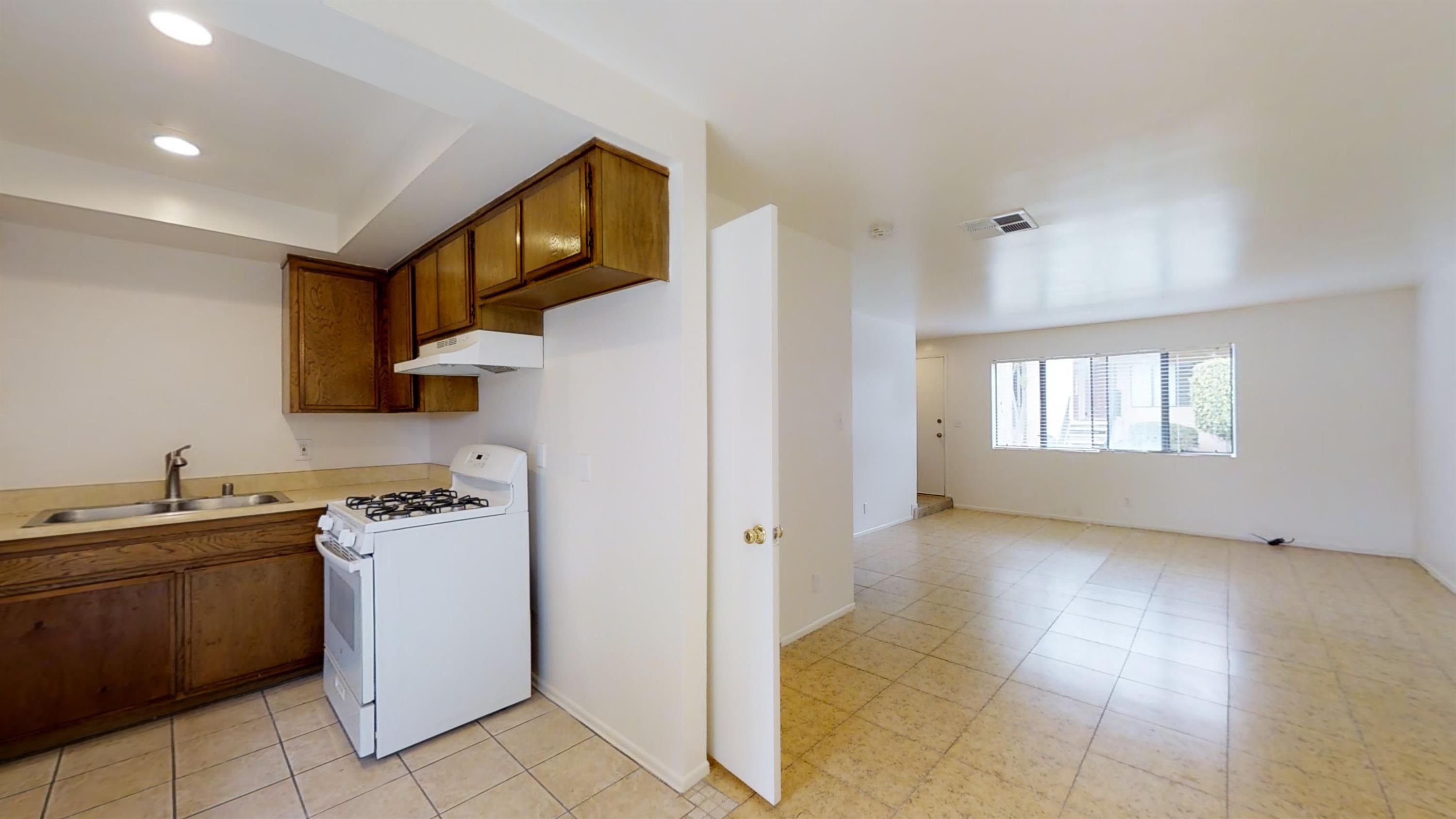 2202 Hess Circle - 6